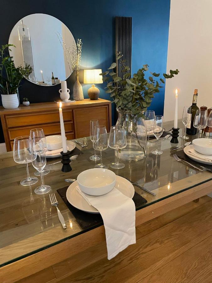 The Clock Tower Apartment - Spacious, Modern, 2 Bed Room Apartment , Southsea With Free Parking - Sleeps 4 Portsmouth Esterno foto