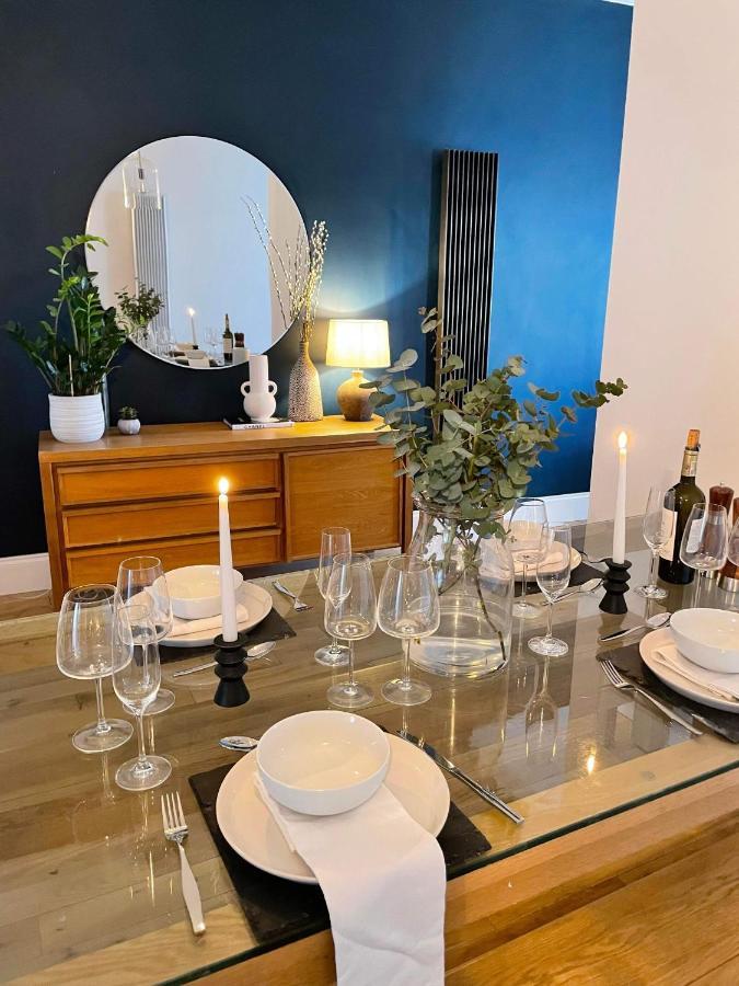 The Clock Tower Apartment - Spacious, Modern, 2 Bed Room Apartment , Southsea With Free Parking - Sleeps 4 Portsmouth Esterno foto