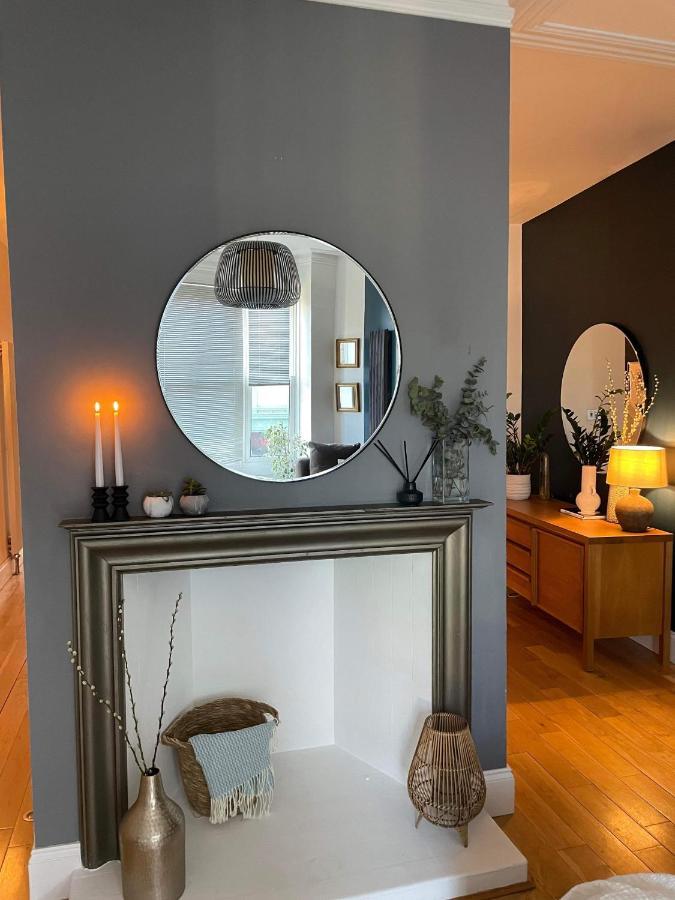 The Clock Tower Apartment - Spacious, Modern, 2 Bed Room Apartment , Southsea With Free Parking - Sleeps 4 Portsmouth Esterno foto