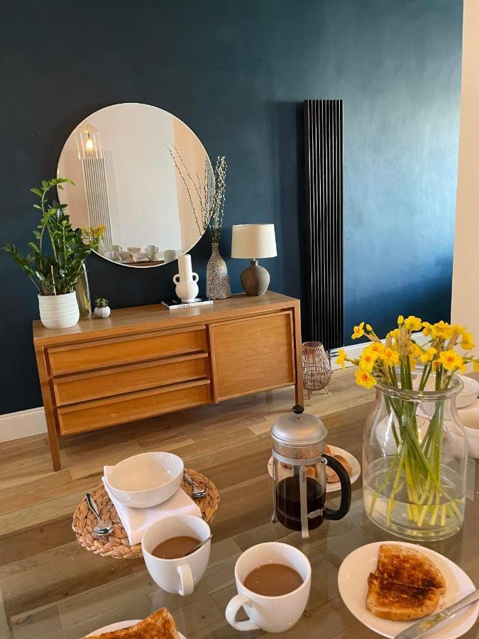 The Clock Tower Apartment - Spacious, Modern, 2 Bed Room Apartment , Southsea With Free Parking - Sleeps 4 Portsmouth Esterno foto