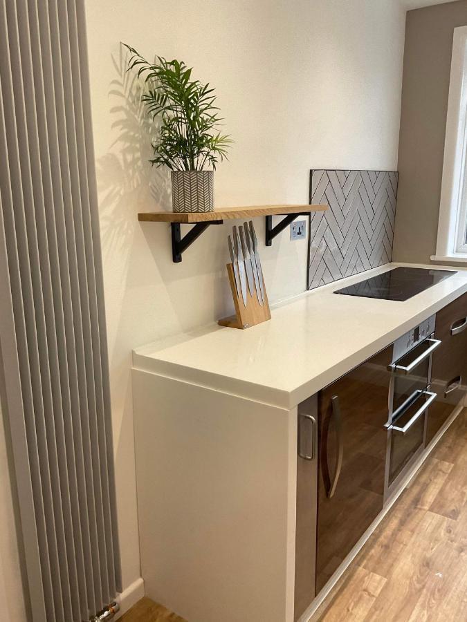The Clock Tower Apartment - Spacious, Modern, 2 Bed Room Apartment , Southsea With Free Parking - Sleeps 4 Portsmouth Esterno foto