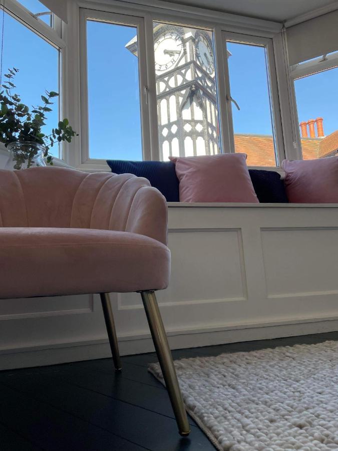 The Clock Tower Apartment - Spacious, Modern, 2 Bed Room Apartment , Southsea With Free Parking - Sleeps 4 Portsmouth Esterno foto