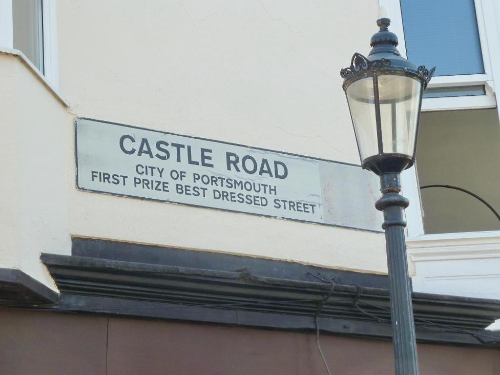 The Clock Tower Apartment - Spacious, Modern, 2 Bed Room Apartment , Southsea With Free Parking - Sleeps 4 Portsmouth Esterno foto