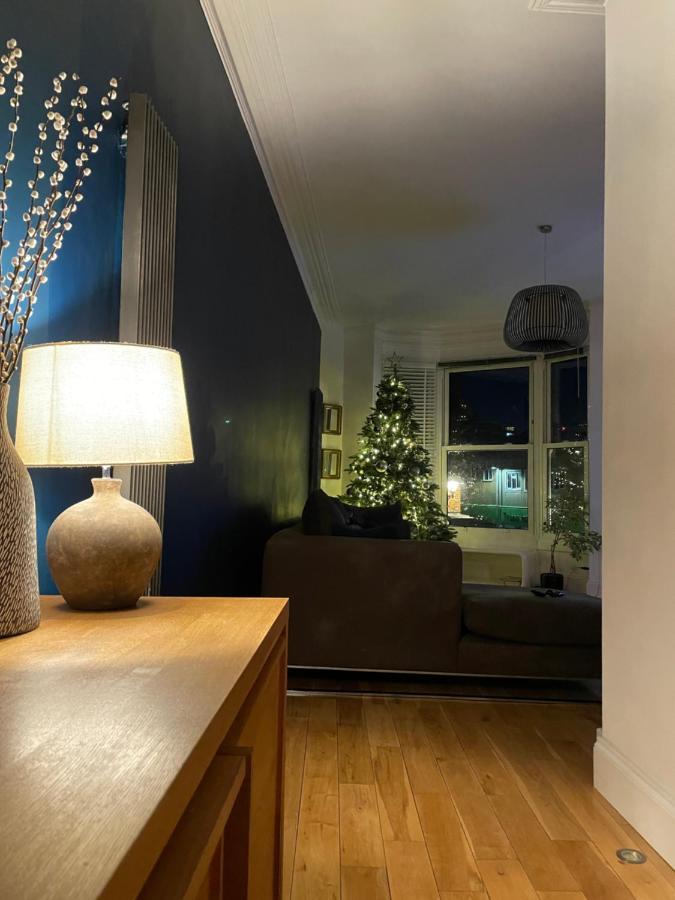 The Clock Tower Apartment - Spacious, Modern, 2 Bed Room Apartment , Southsea With Free Parking - Sleeps 4 Portsmouth Esterno foto